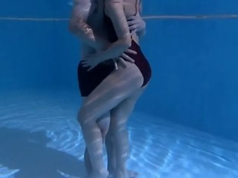 Người chồng lạnh nhạt, người vợ ngoại tình với hlv dạy bơi